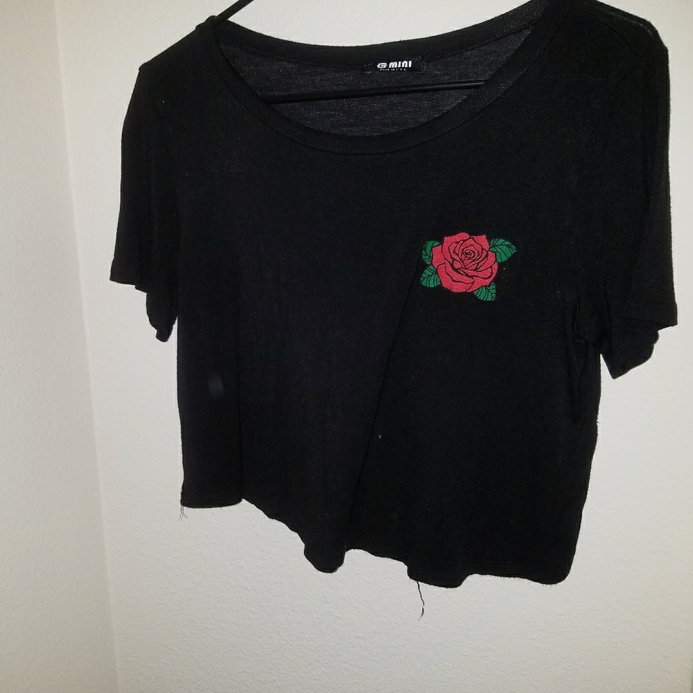 Black t-shirt crop top